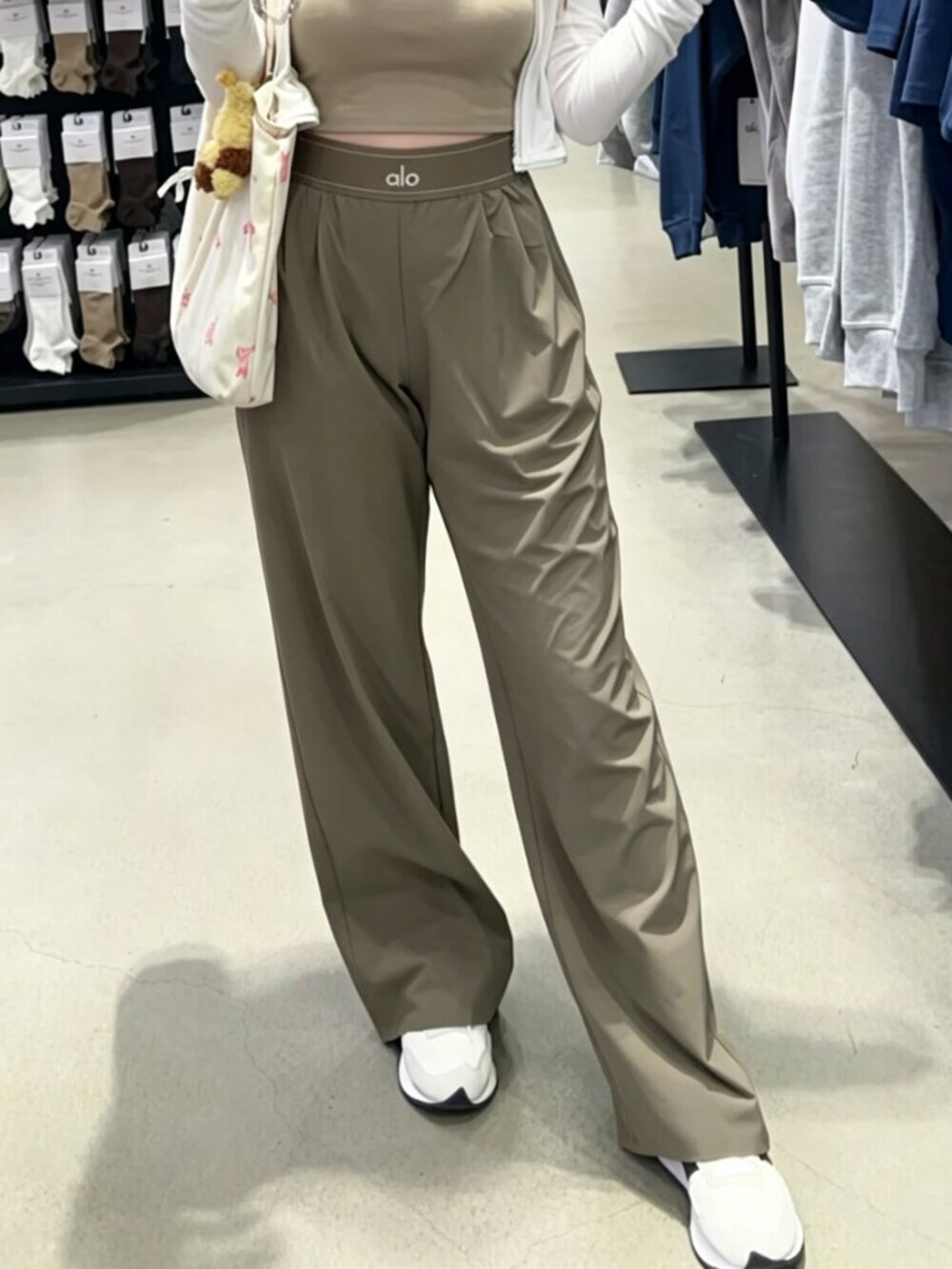 NWT ALO Yoga Suit Up Trouser🎎Olive Regular 30" Inseam Relaxed Pants🎊 - Picture 1 of 7